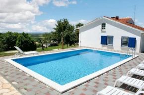 Family villa in Buje with pool and sea view